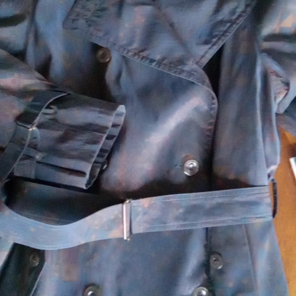 Patterned Trench Coat - Picture 4 of 10